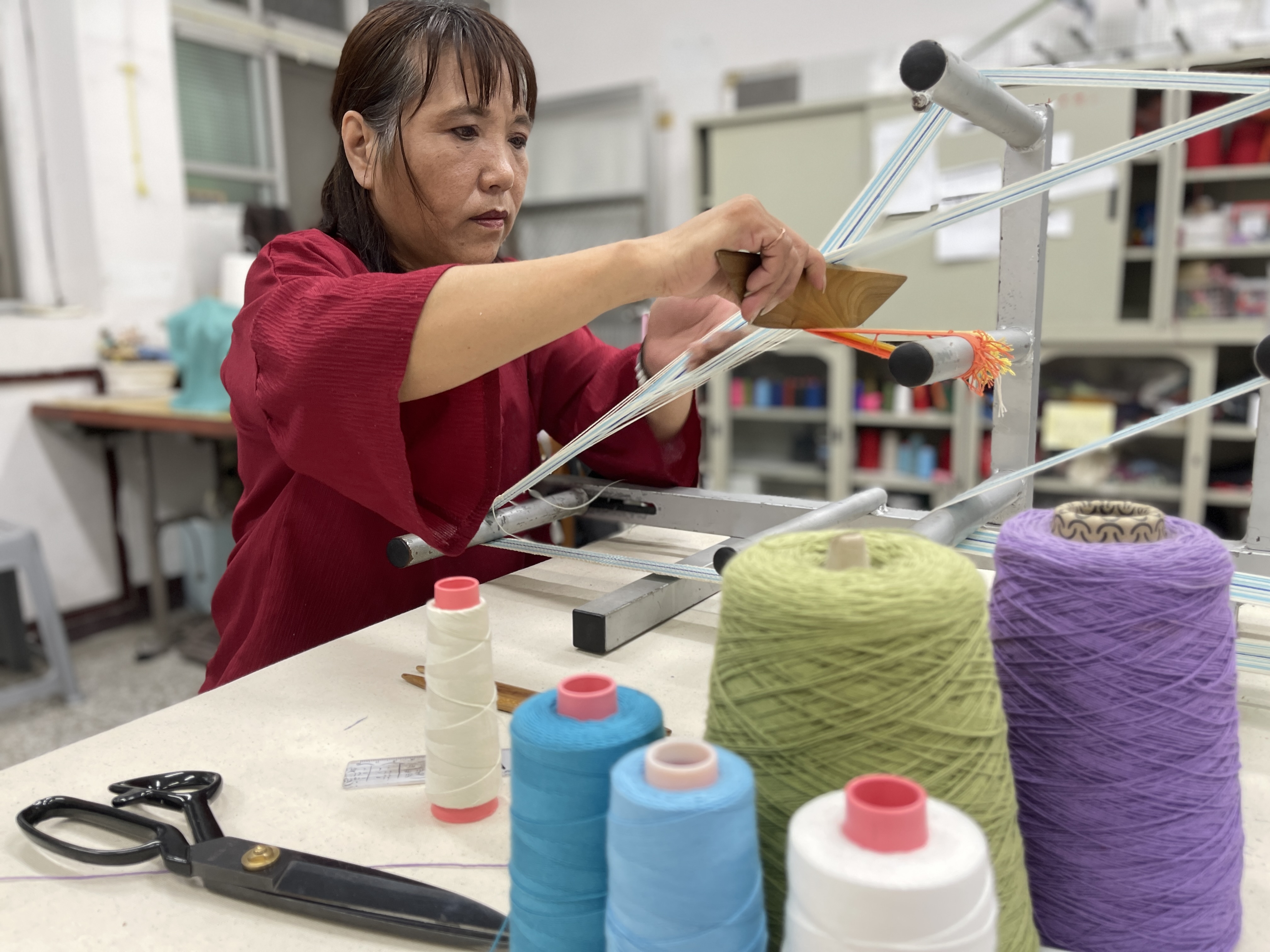 北分署助中高齡婦女再就業 傳承太魯閣族織布技藝